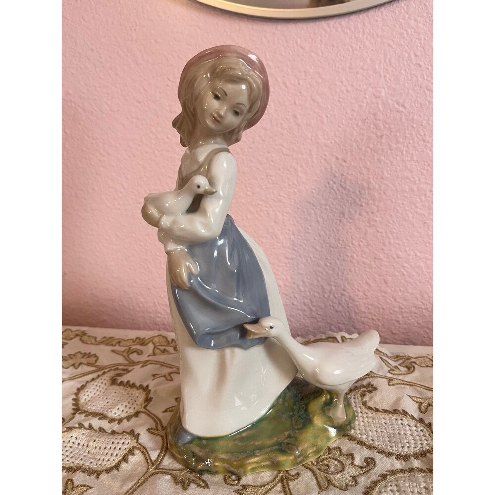 Vintage Tengra Valencia Spain Figurine Girl with Ducks